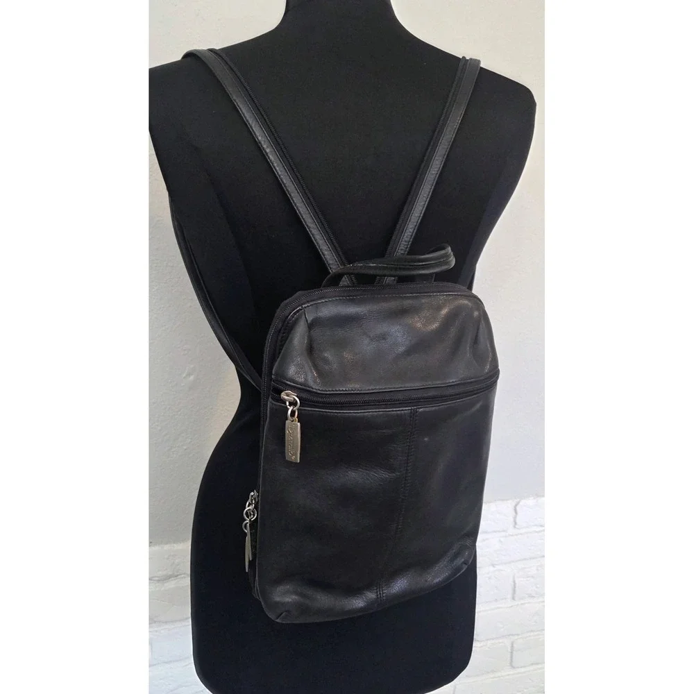 Tignanello Black Soft Leather Sling Backpack Purse Bag Vintage Y2K Convertible‎